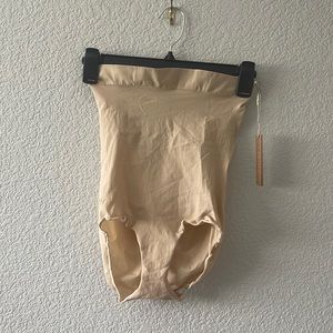 ✨ Skims Everyday high-wasted Brief ✨